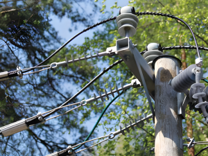 Overhead Line Networks Solution untuk Jaringan Distribusi Listrik Udara yang Andal